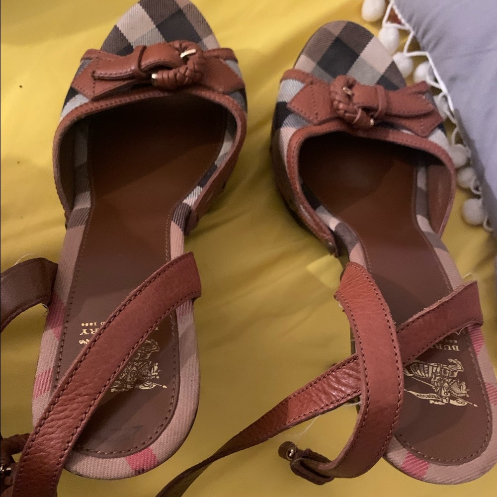 size 8 Burberry heels in very good condition